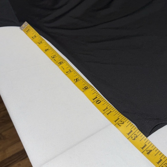 Carmen Marc Valvo blouse cold shoulder cutouts on short sleeves Size small NWT - Picture 2 of 8